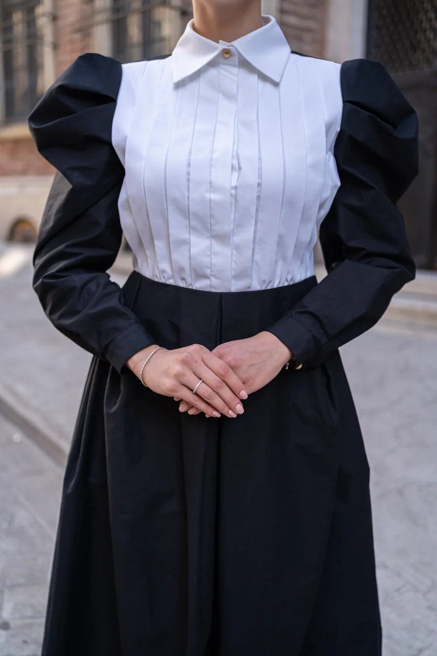 NEOMODEST X BERREN STUDIO Ballkleid-Schwarz