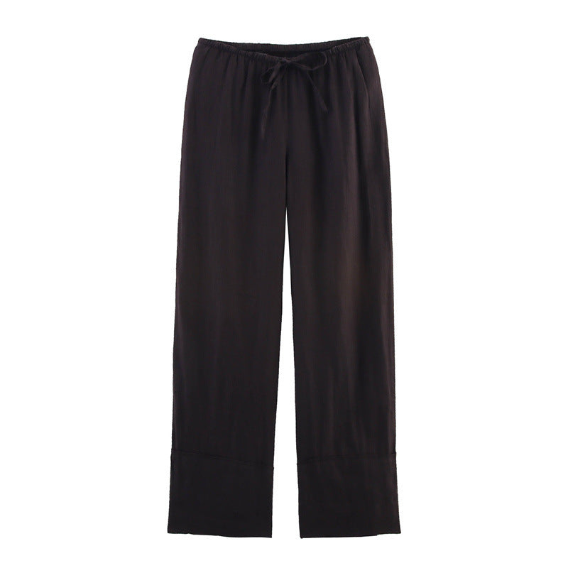Damen Leinenhemd und weite Hose, Sommeroutfit