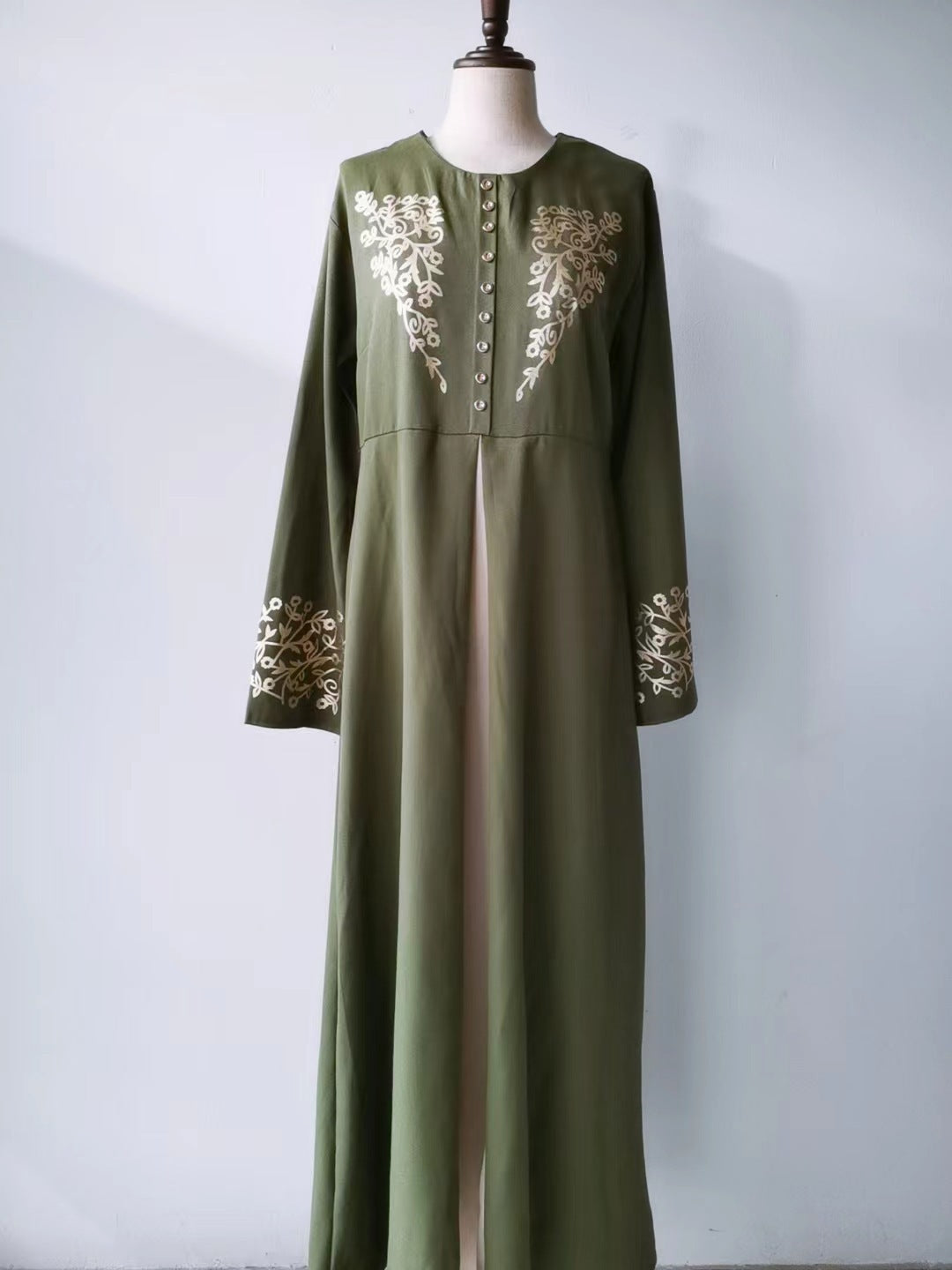 Abaya in kontrastierender Farbe mit schmaler Passform und goldenen Nähten