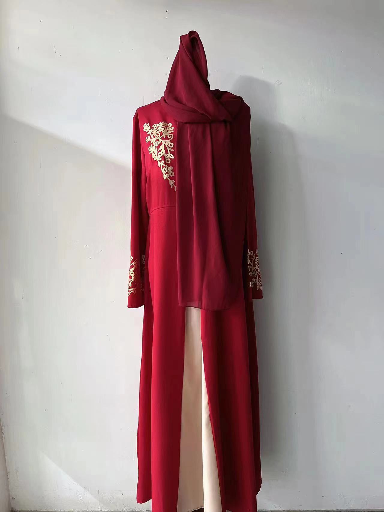 Abaya in kontrastierender Farbe mit schmaler Passform und goldenen Nähten
