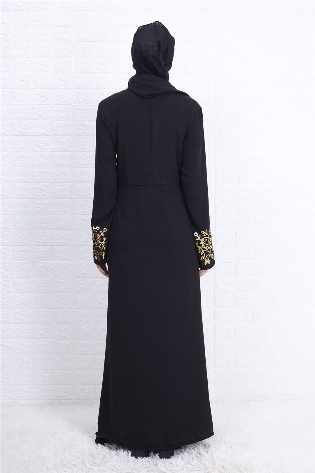 Abaya in kontrastierender Farbe mit schmaler Passform und goldenen Nähten