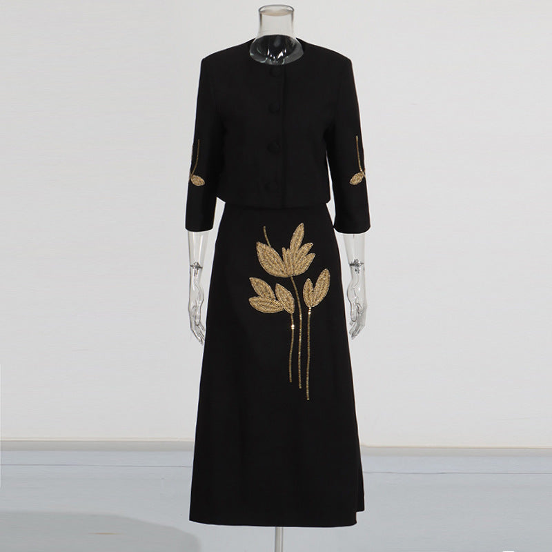 Exquisites zweiteiliges Set mit Blumen und Perlen
