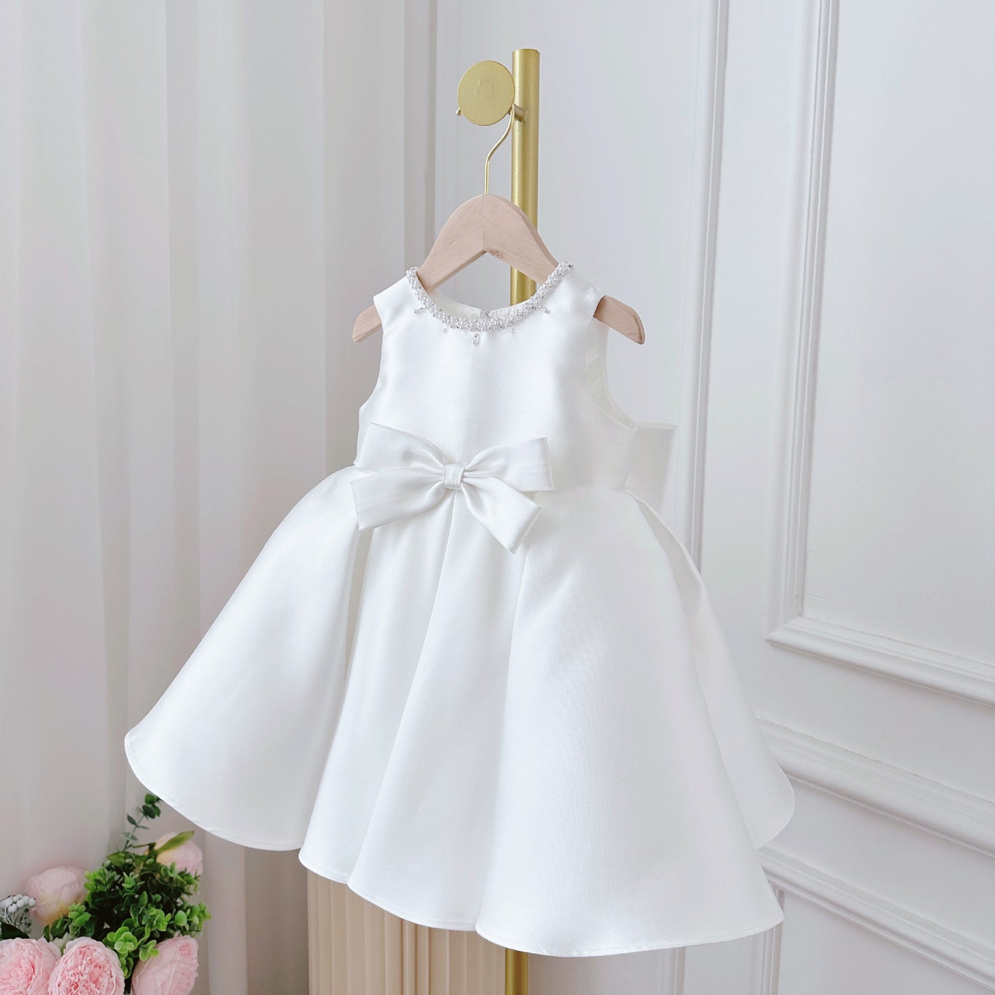 Kinderkleid im koreanischen Stil, weißes klassisches zweiteiliges Set