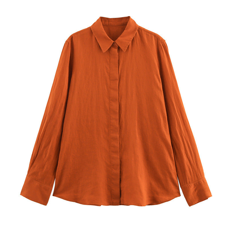 Damen Leinenhemd und weite Hose, Sommeroutfit