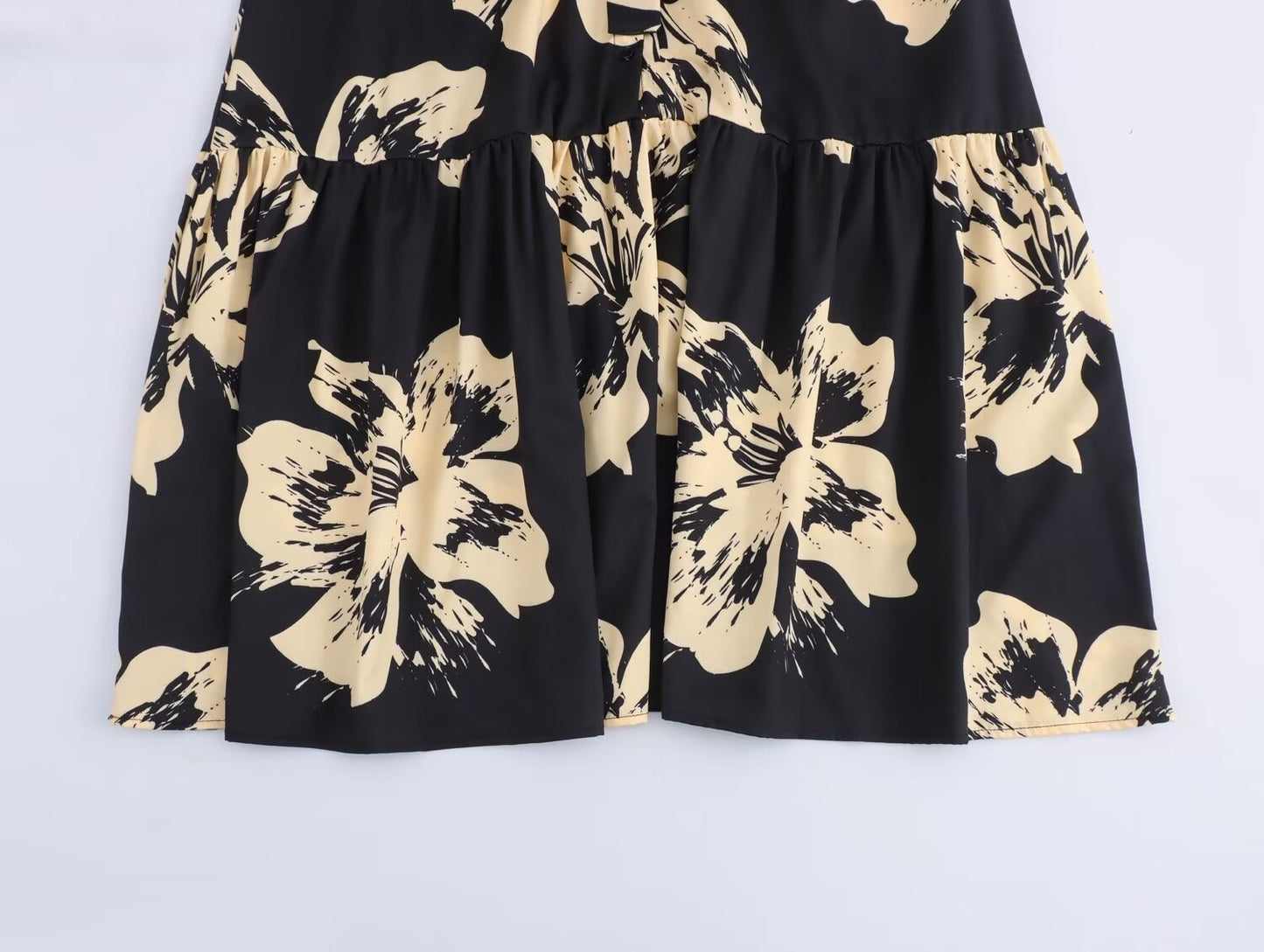 Langärmliges Hemdblusenkleid mit taillenbetontem Schnitt