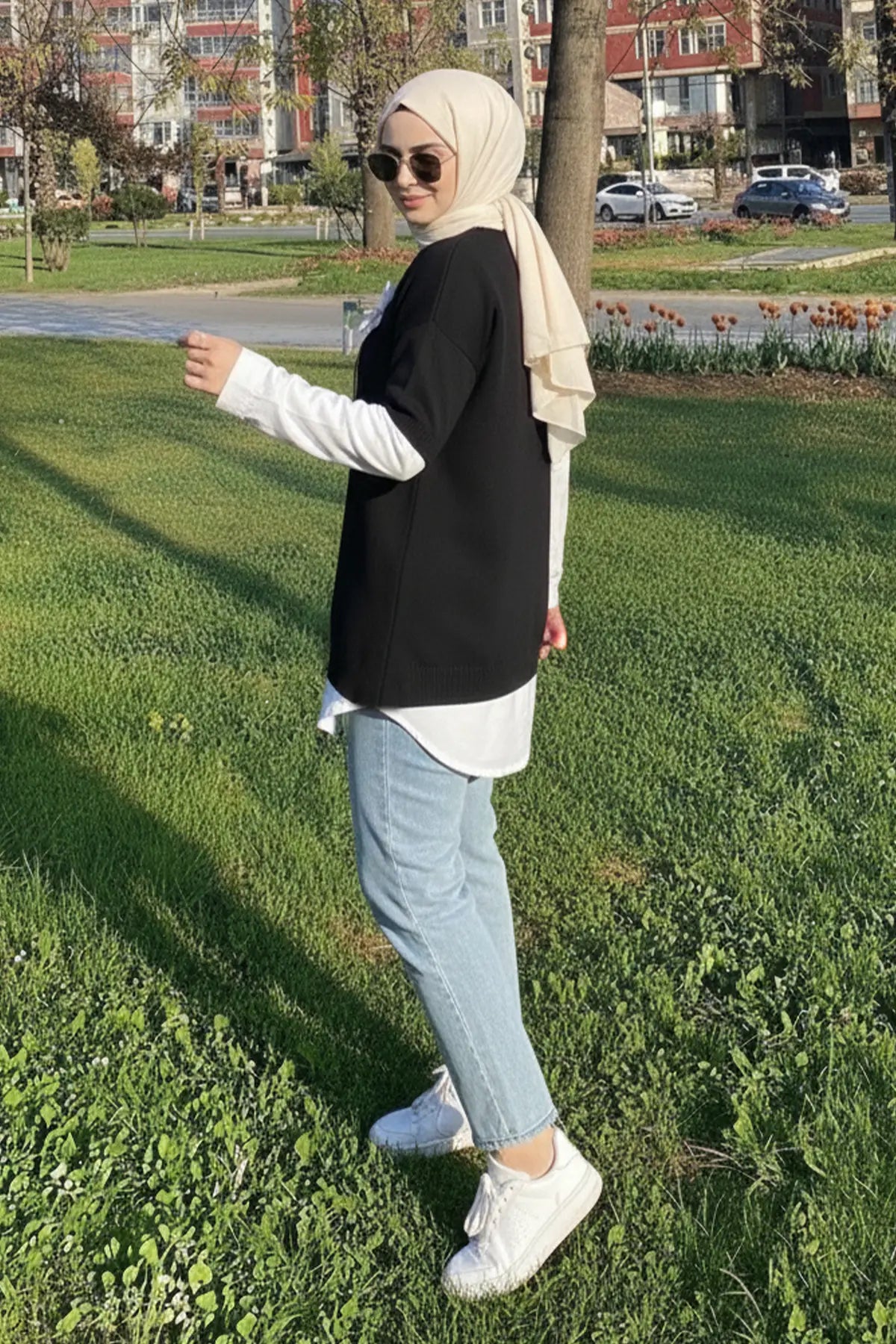 Oversized Ribbed Knit Sweater | Black – NEOMODEST product image 4