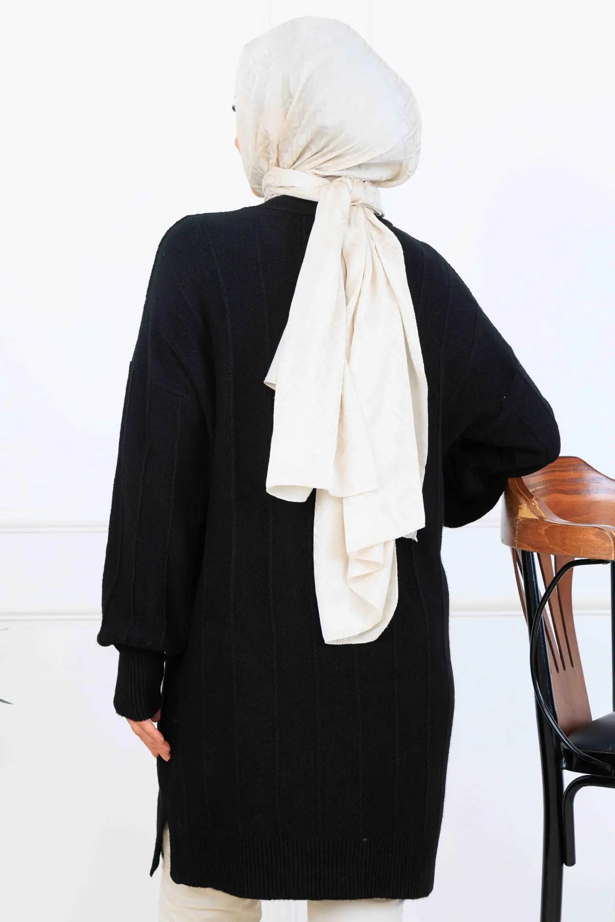 Patterned Knit Tunic | Black – NEOMODEST, image 4