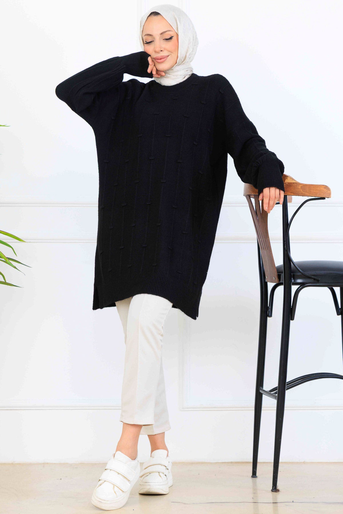 Patterned Knit Tunic | Black – NEOMODEST, image 1