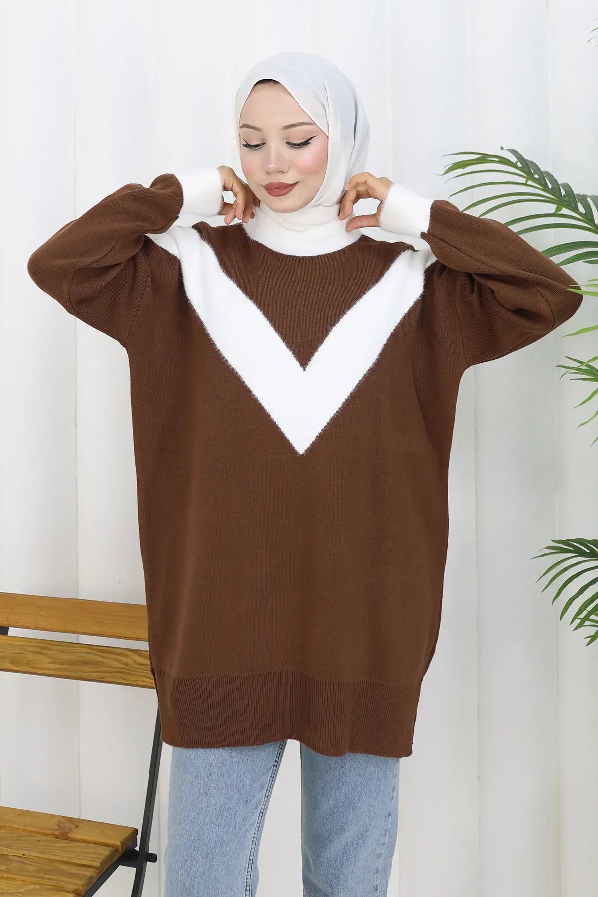 Patterned Knit Tunic in Brown – NEOMODEST, image 5