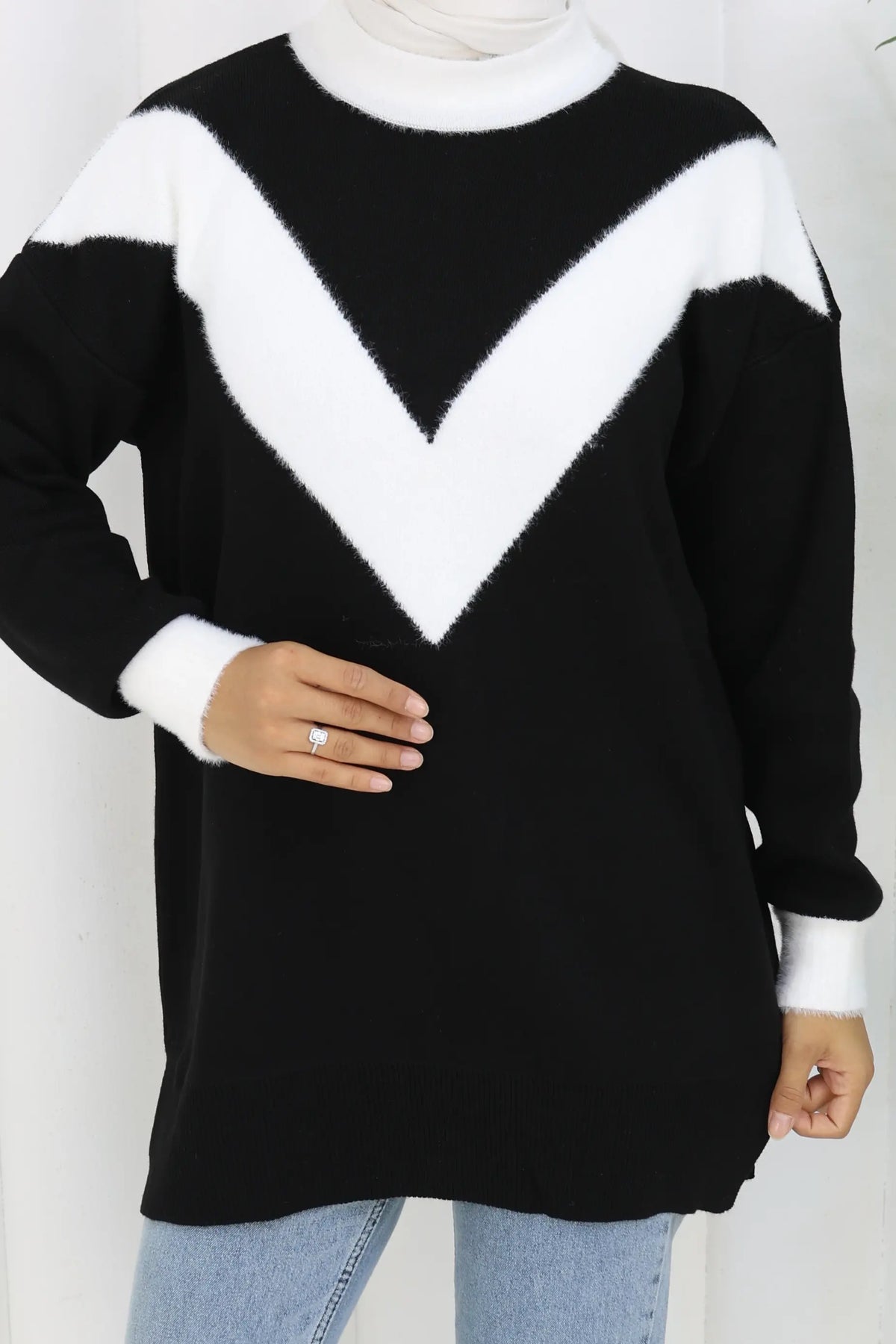 Patterned Knit Tunic in Black – NEOMODEST, image 2