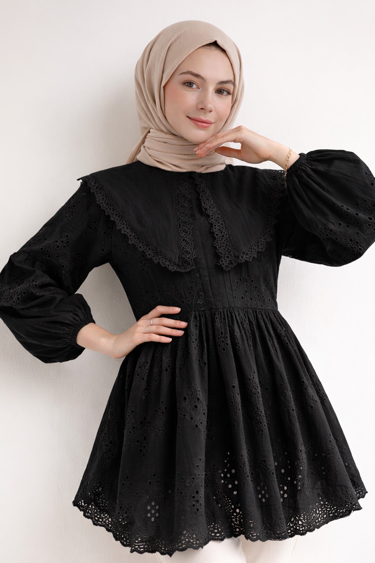 Peter Pan Collar Lace Tunic – NEOMODEST product image 1
