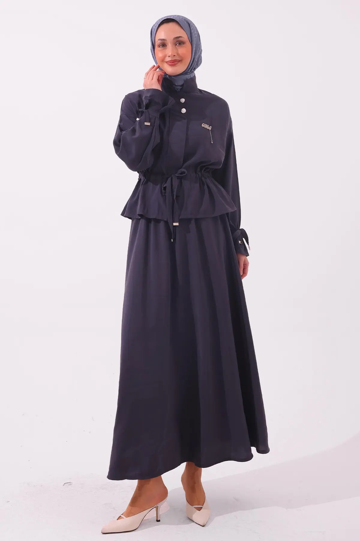 Two-piece Set With Brooch | Navy Blue – NEOMODEST product image 2