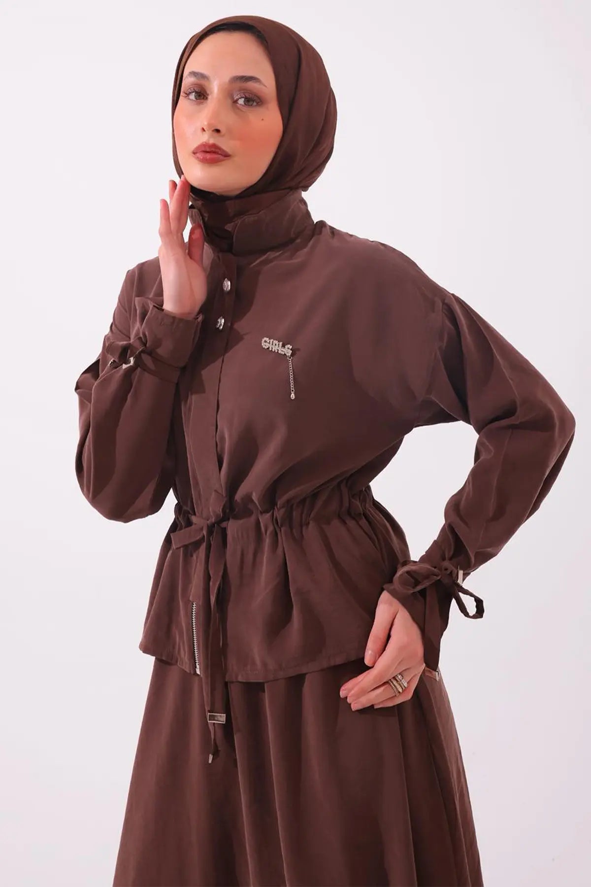 Two-piece Set With Brooch | Brown – NEOMODEST product image 2