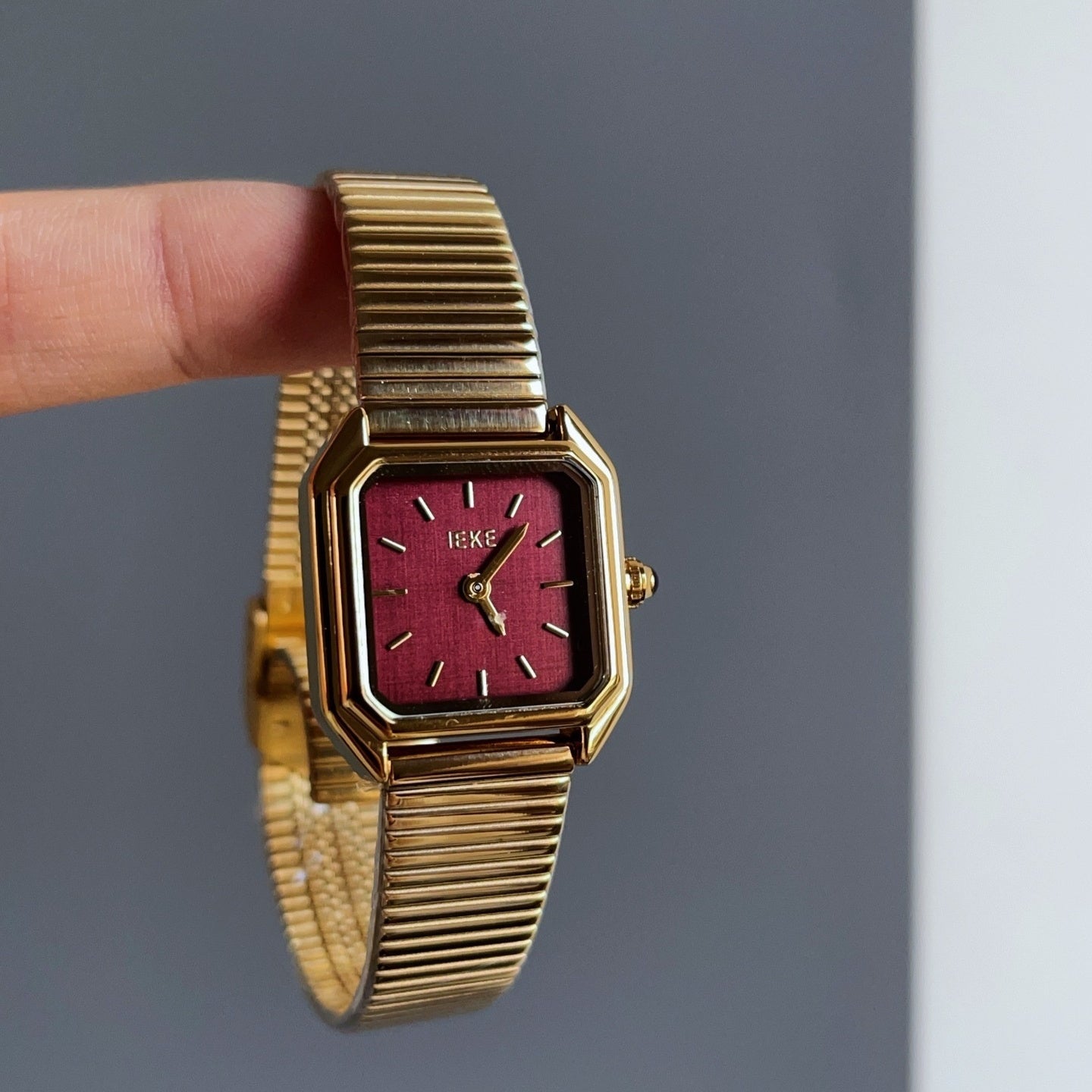 Women’s Retro Chain Watch - 88210 Axinu Square - Watch