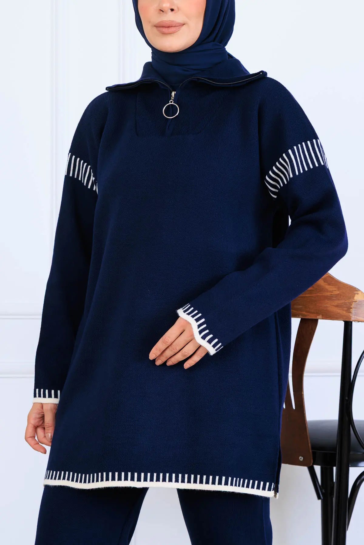 Zippered Collar Stripe-Detail Knitwear Suit in Navy Blue – NEOMODEST, image 3