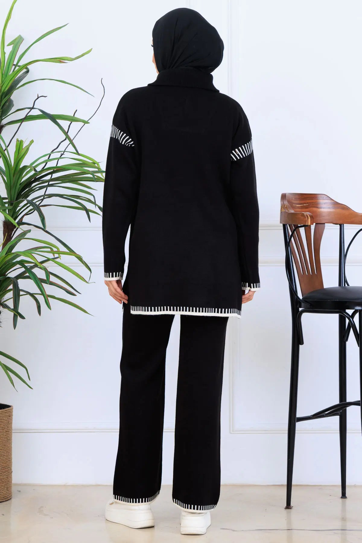 Zippered Collar Stripe-Detail Knitwear Suit in Black – NEOMODEST, image 5