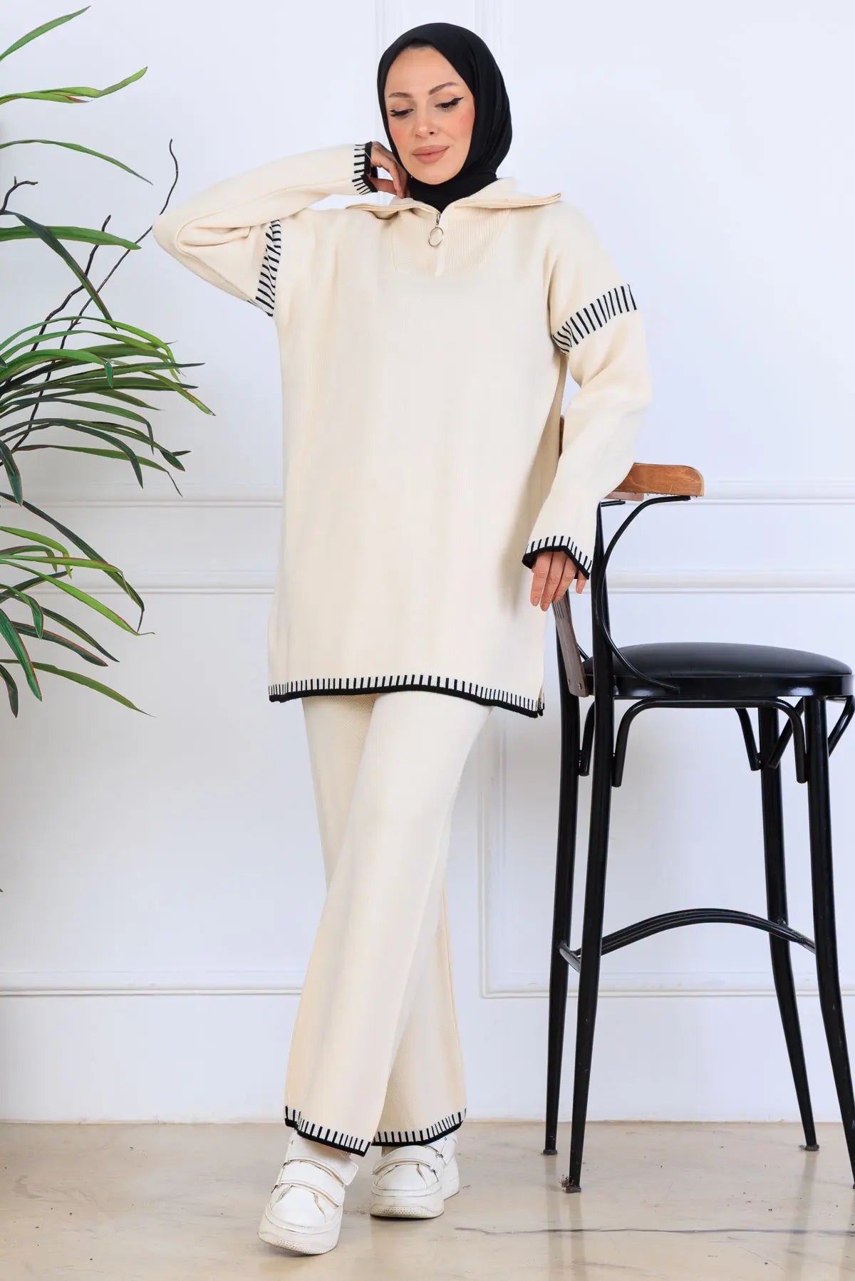 Zippered Collar Stripe-Detail Knitwear Suit in Beige – NEOMODEST, image 3