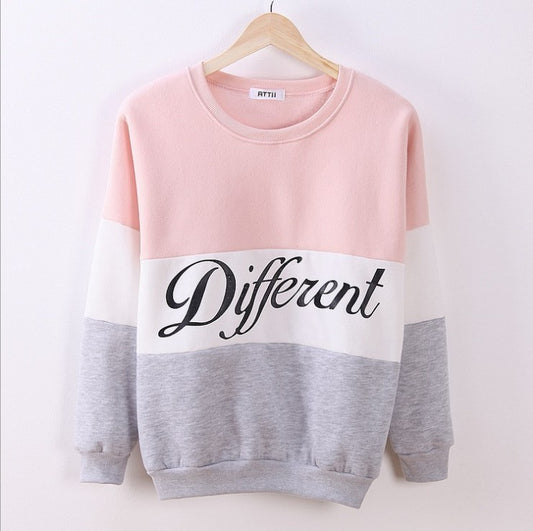 Sweatshirt mit Alphabet-Print und Farbblockdesign
