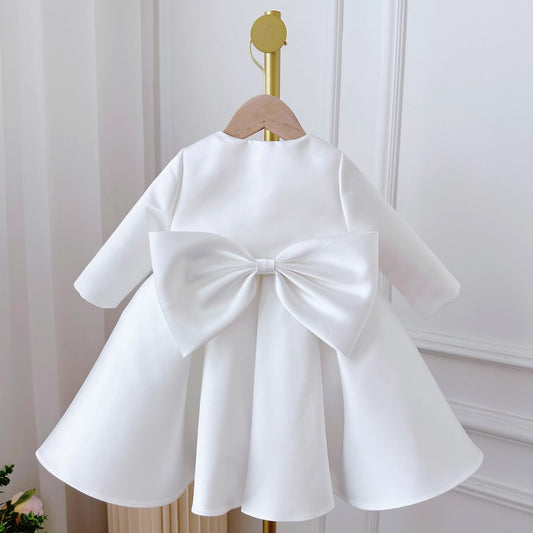Kinderkleid im koreanischen Stil, weißes klassisches zweiteiliges Set