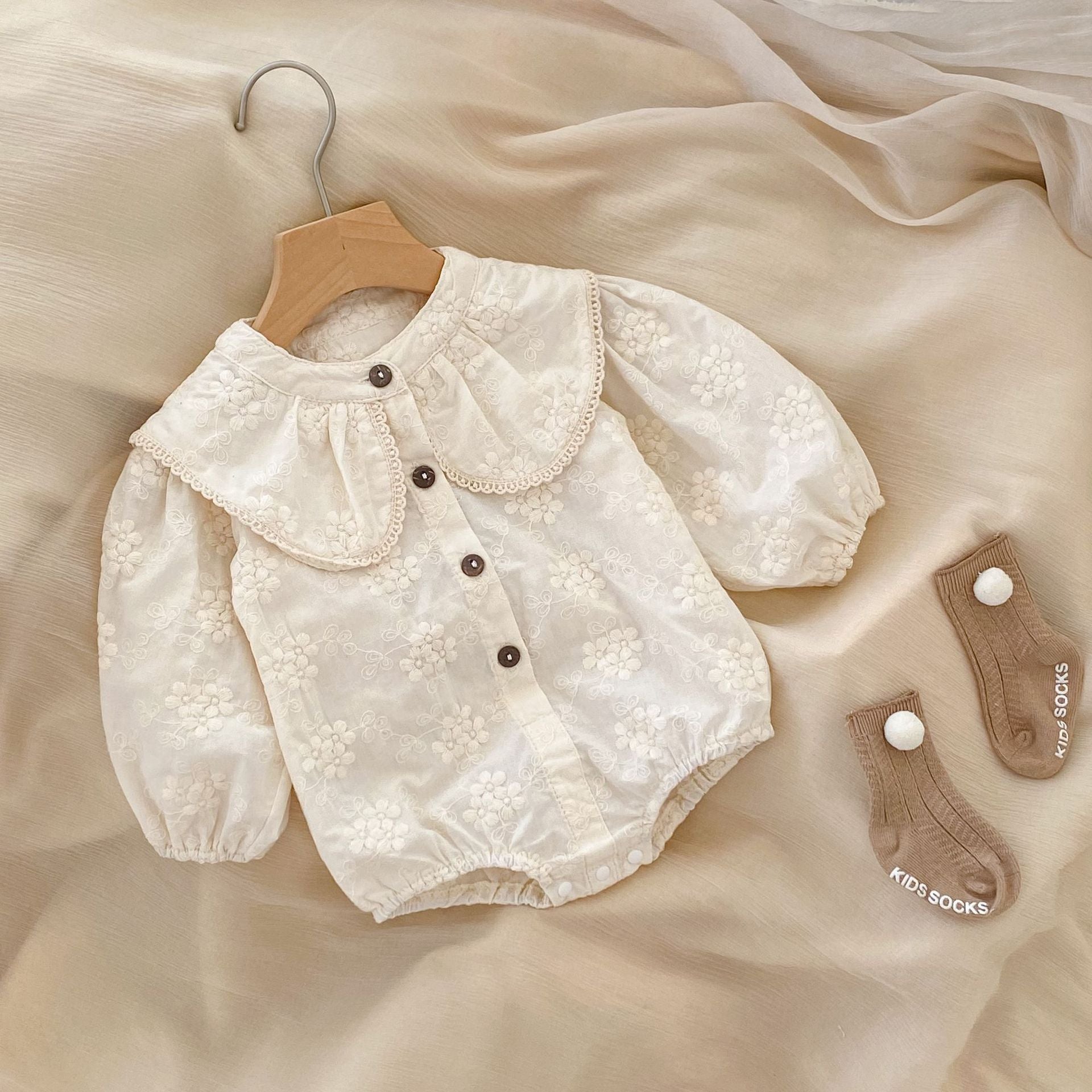 New cotton baby girl baby flower embroidery large collar long sleeve loose Ha jumpsuit for autumn 2022
