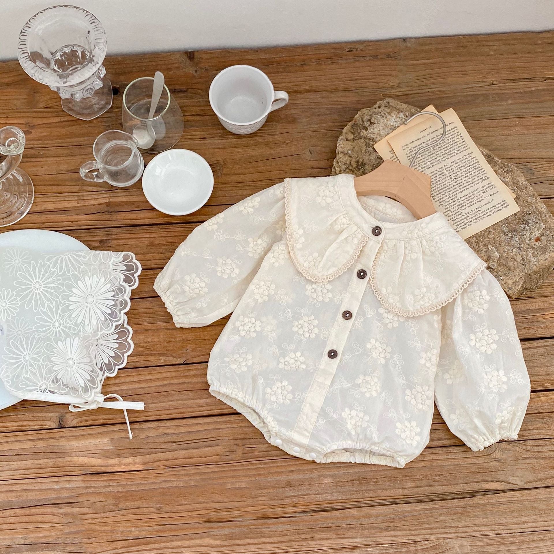 New cotton baby girl baby flower embroidery large collar long sleeve loose Ha jumpsuit for autumn 2022