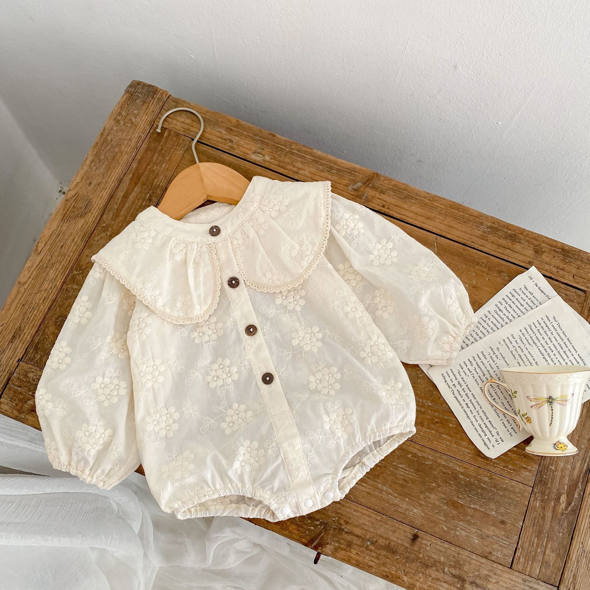 New cotton baby girl baby flower embroidery large collar long sleeve loose Ha jumpsuit for autumn 2022