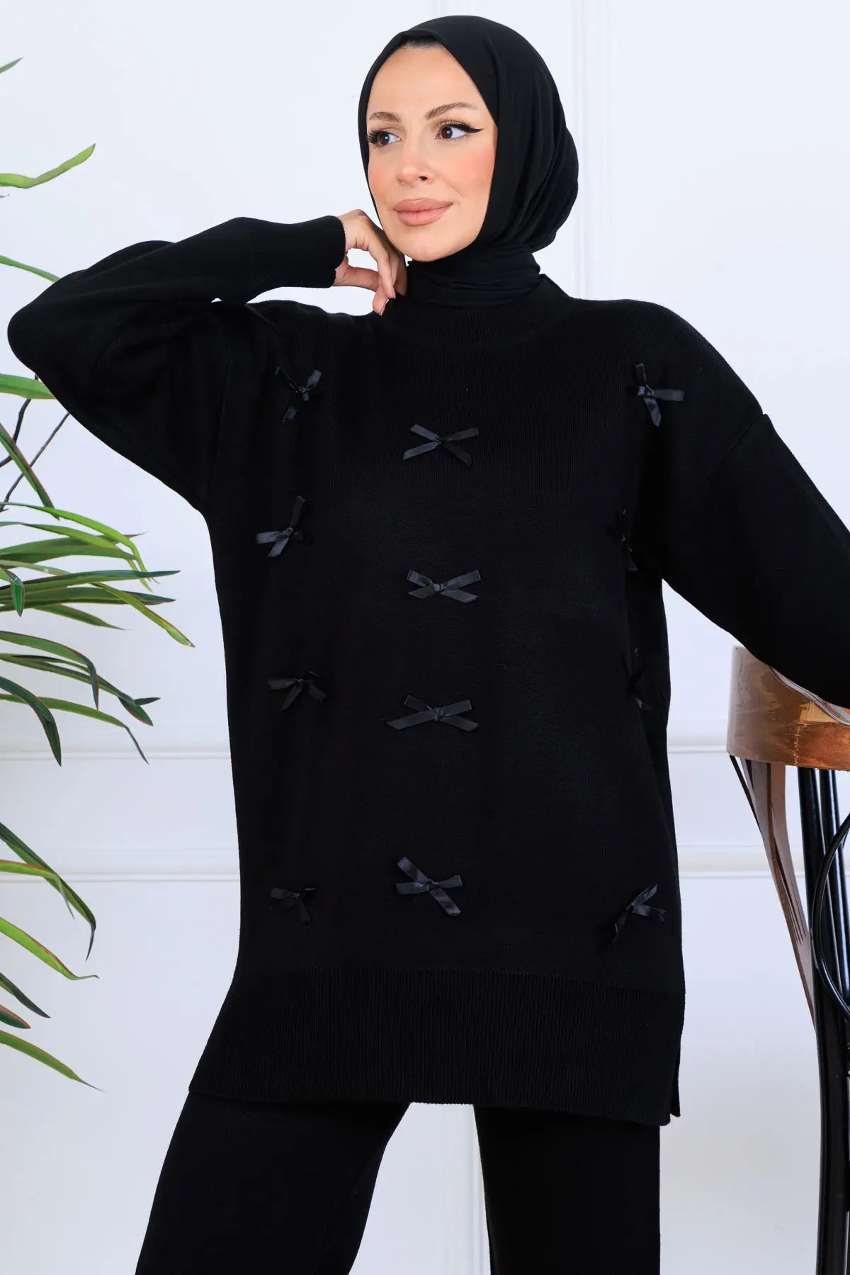 Bow-Detail Knitwear Set in Black – NEOMODEST, image 3