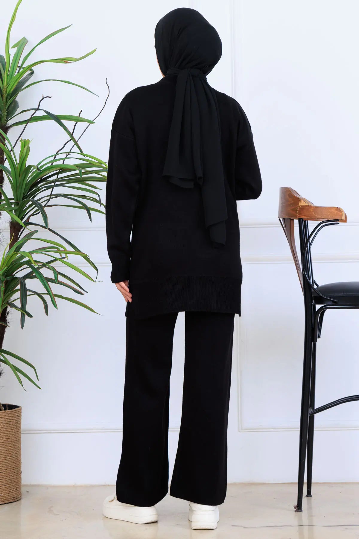 Bow-Detail Knitwear Set in Black – NEOMODEST, image 4