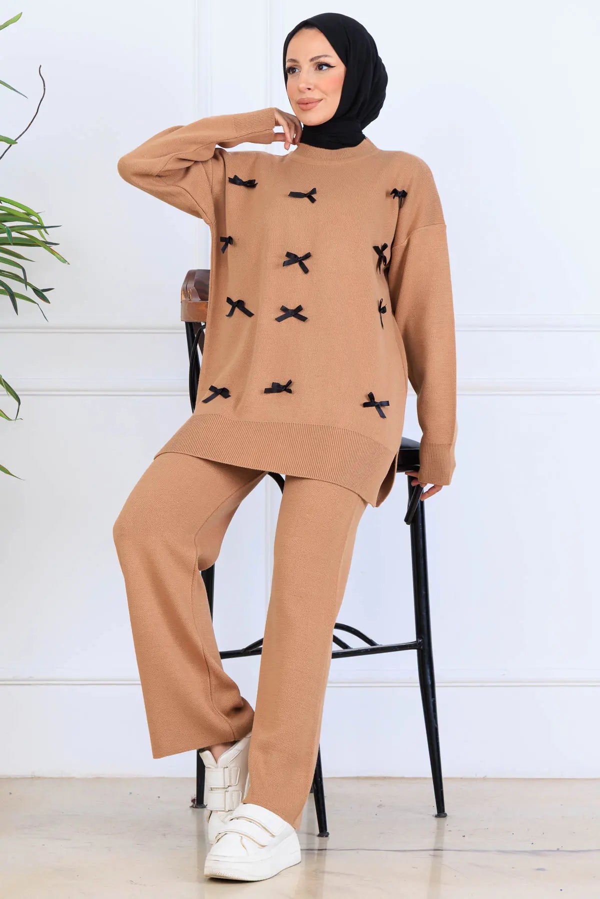 Bow-Detail Knitwear Set in Camel – NEOMODEST, image 2