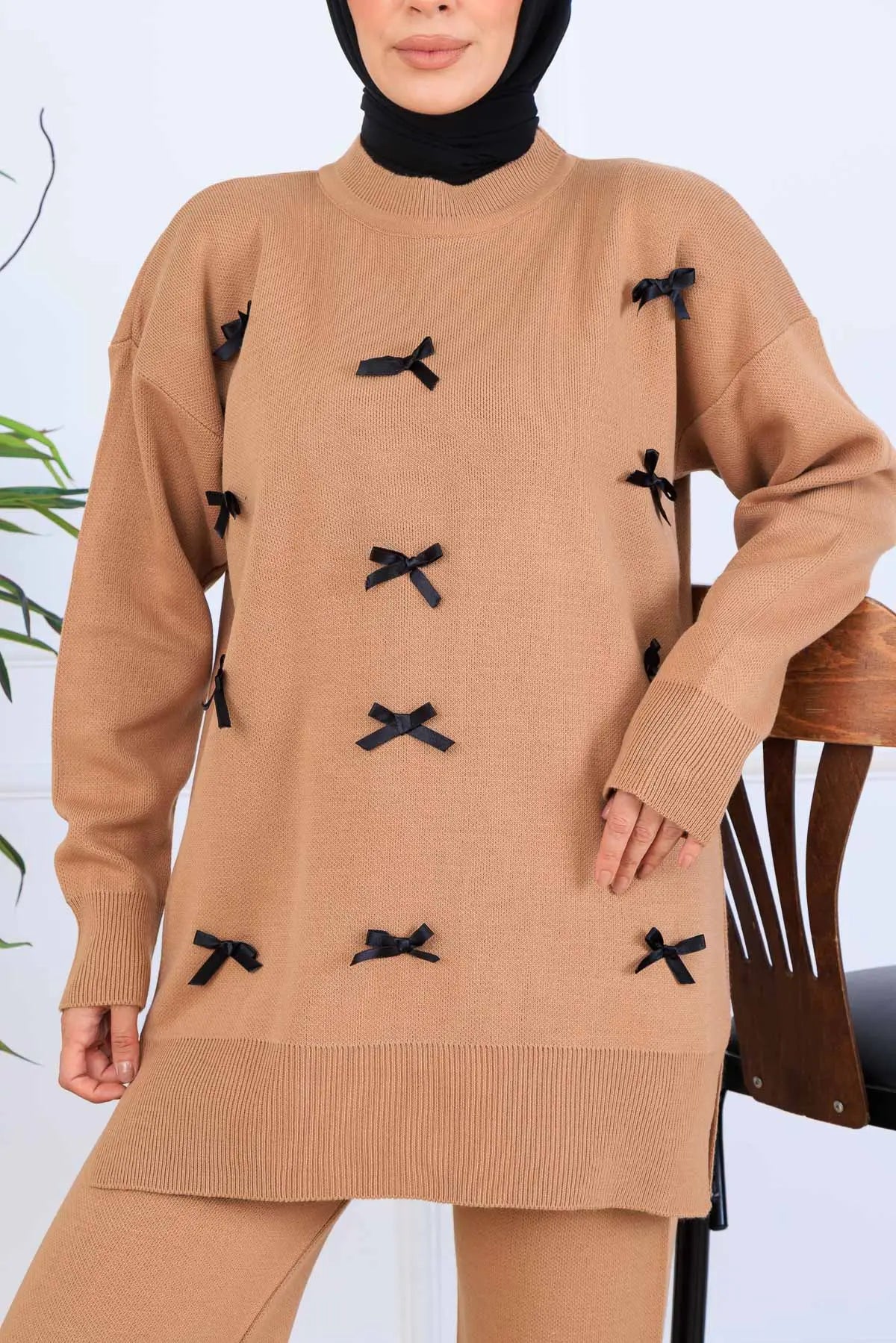 Bow-Detail Knitwear Set in Camel – NEOMODEST, image 3