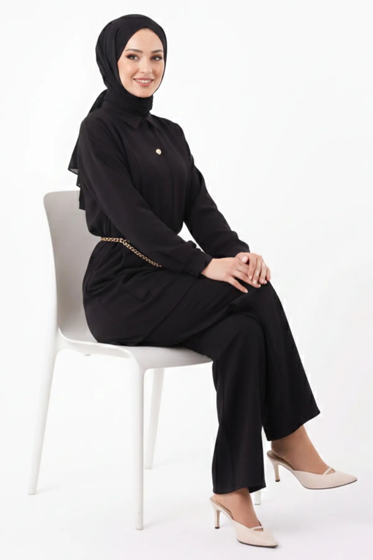 Brooch Detailed Hijab Two-piece Set | Black – NEOMODEST product image 2
