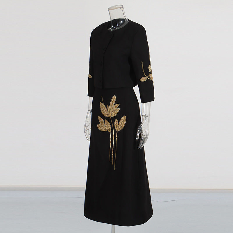 Exquisites zweiteiliges Set mit Blumen und Perlen