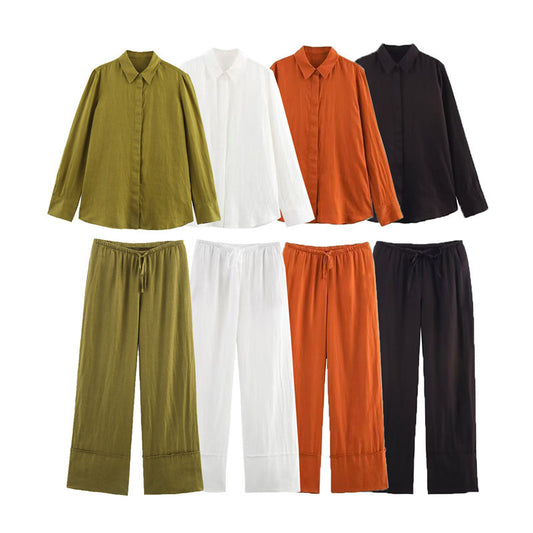 Damen Leinenhemd und weite Hose, Sommeroutfit