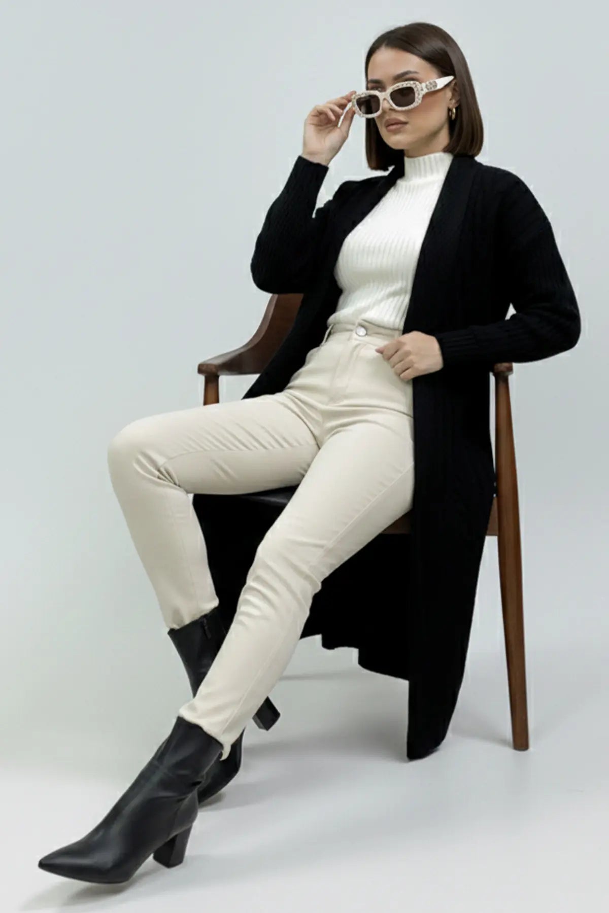 Knitted Patterned Knitwear Cardigan | Black – NEOMODEST product image 3