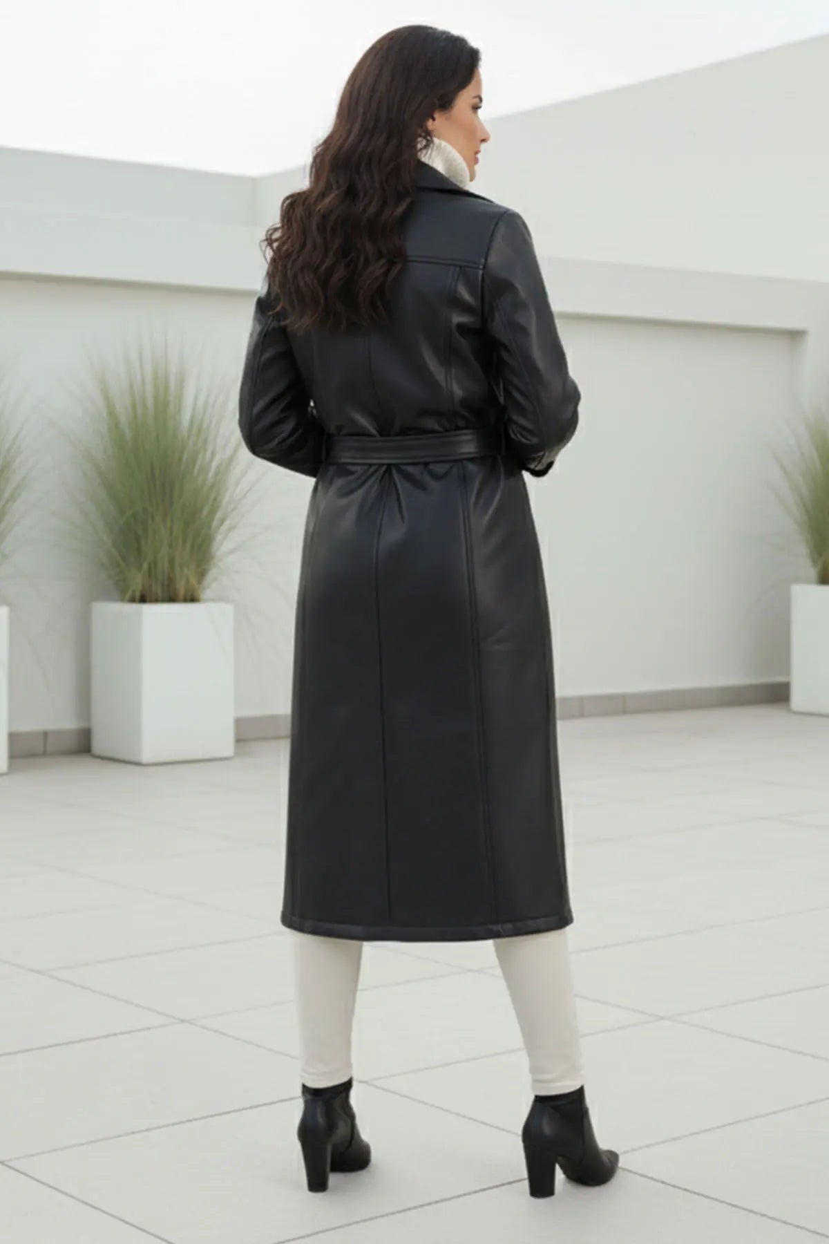 Leather Coat With Fur Detail On Collar And Sleeves | Black – NEOMODEST product image 5
