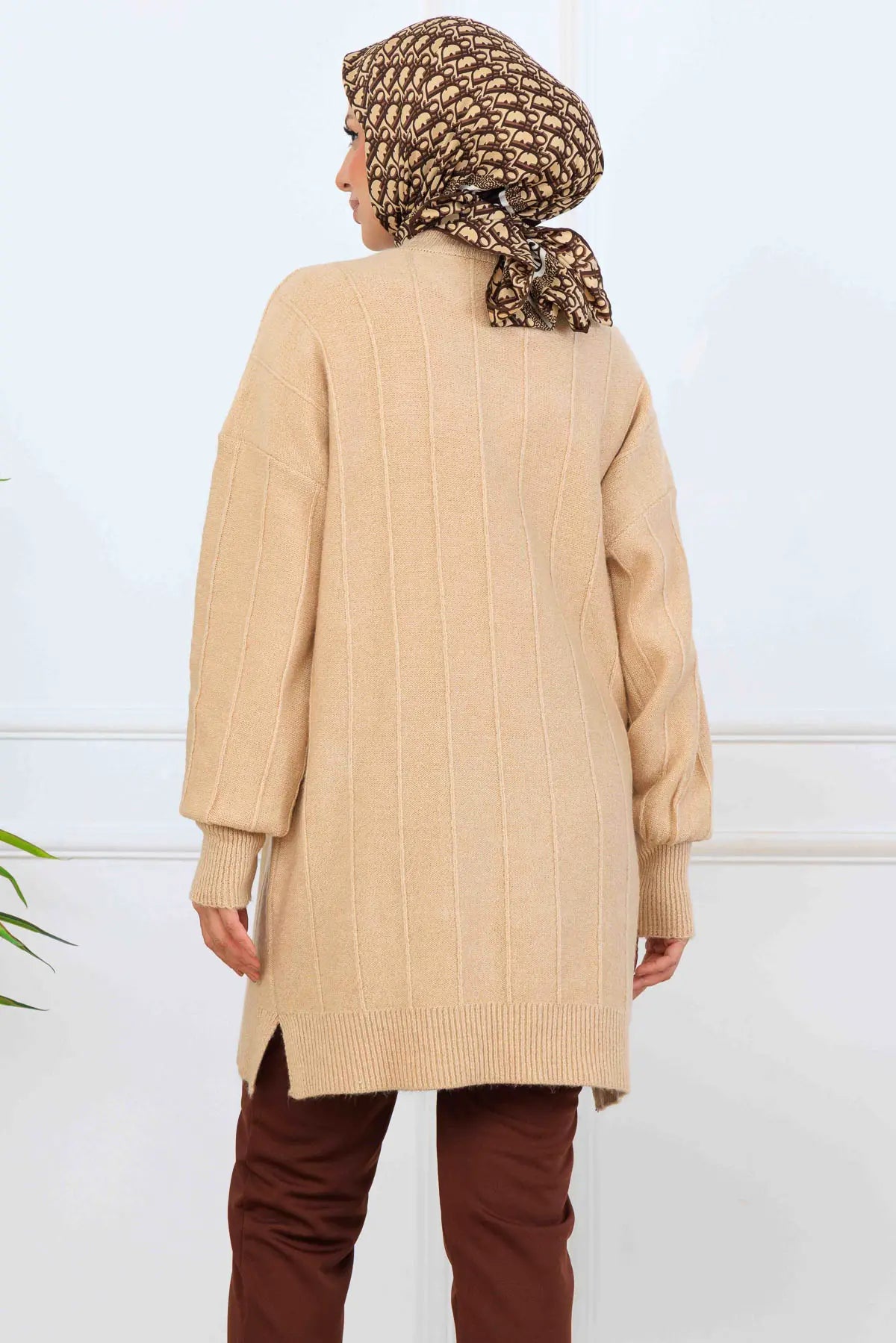 Patterned Knit Tunic | Beige – NEOMODEST product image 4