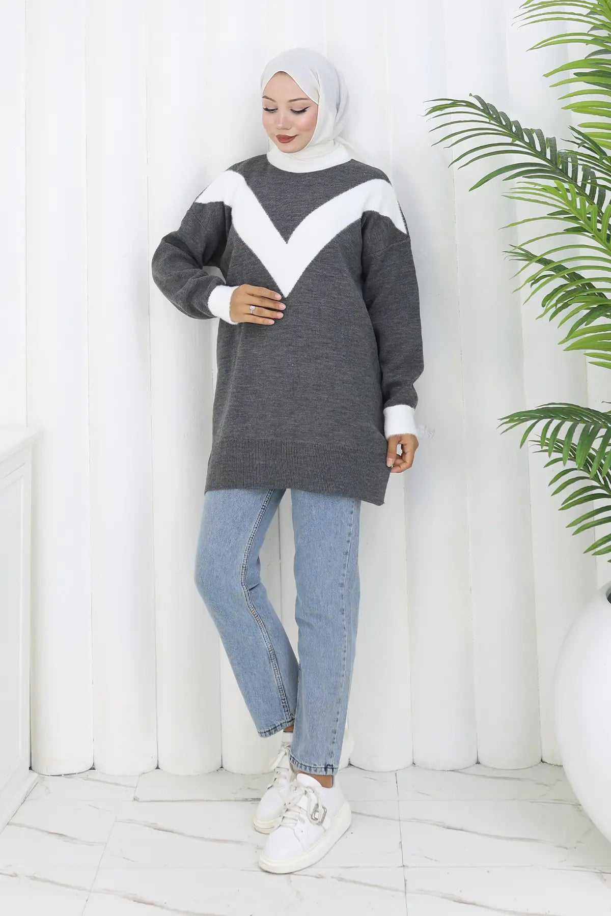 Patterned Knit Tunic in Grey – NEOMODEST, image 2