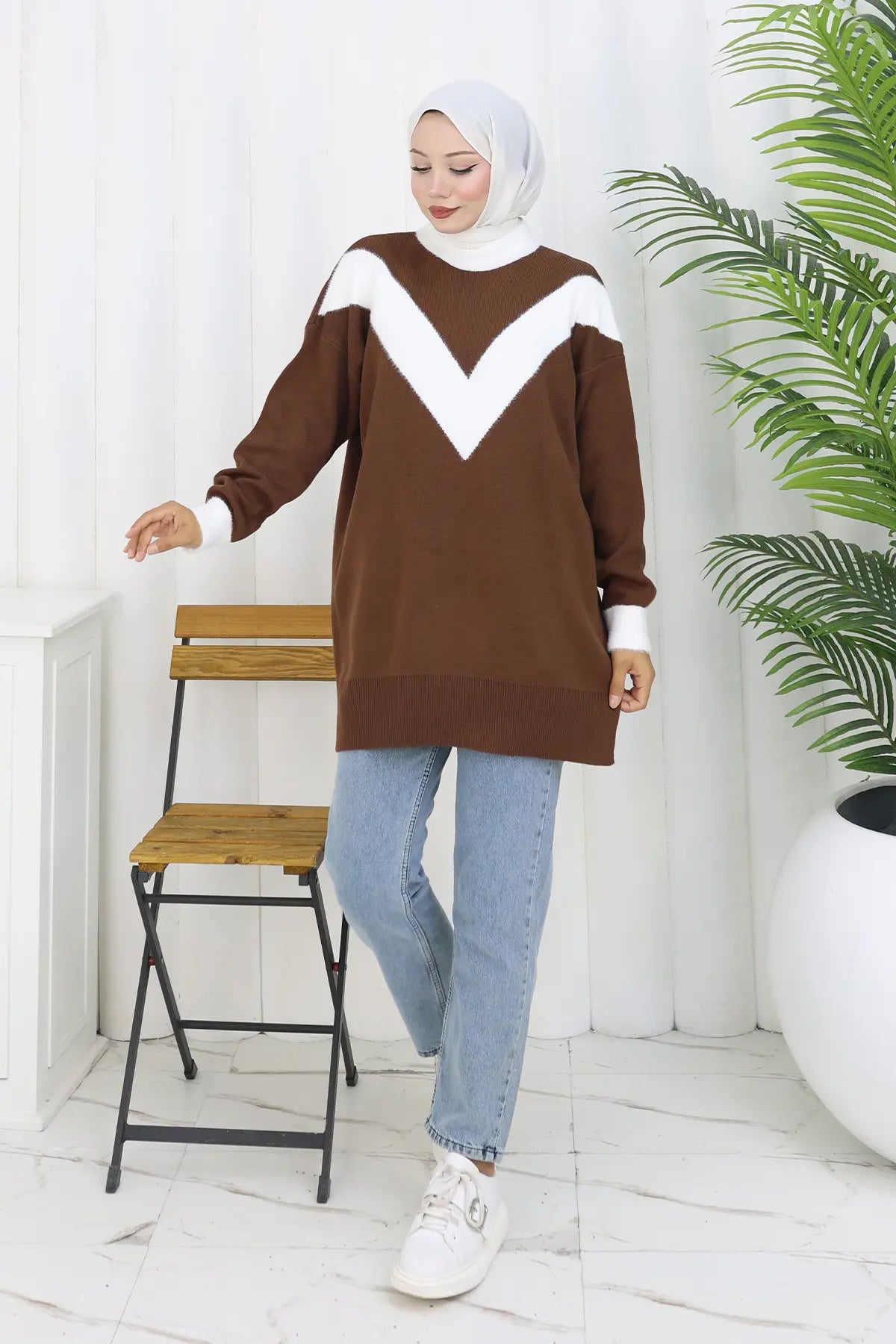 Patterned Knit Tunic in Brown – NEOMODEST, image 3