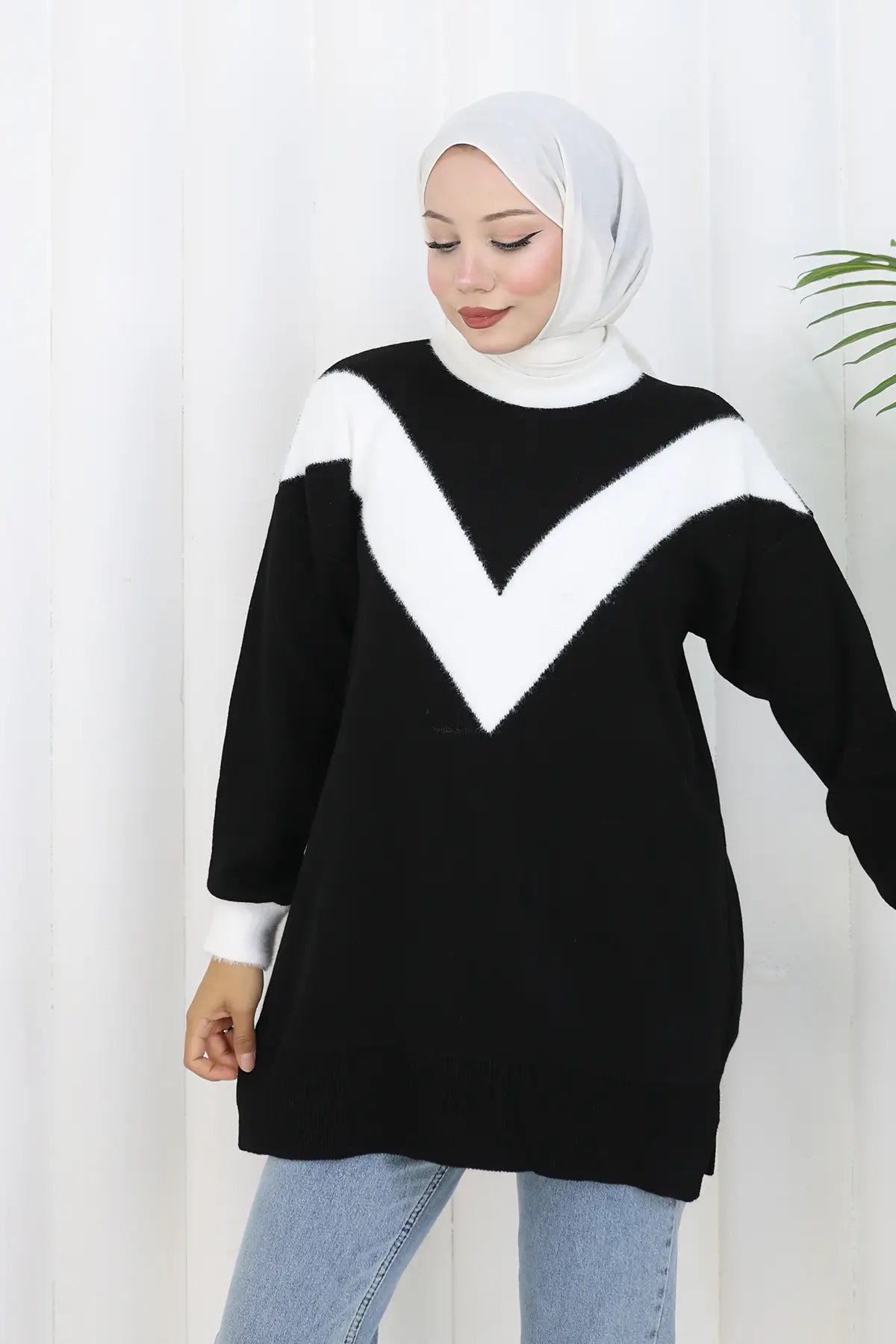 Patterned Knit Tunic in Black – NEOMODEST, image 3