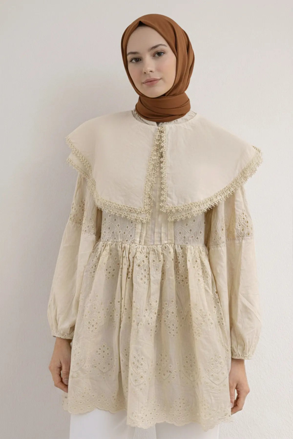 Peter Pan Collar Lace Tunic – NEOMODEST product image 3