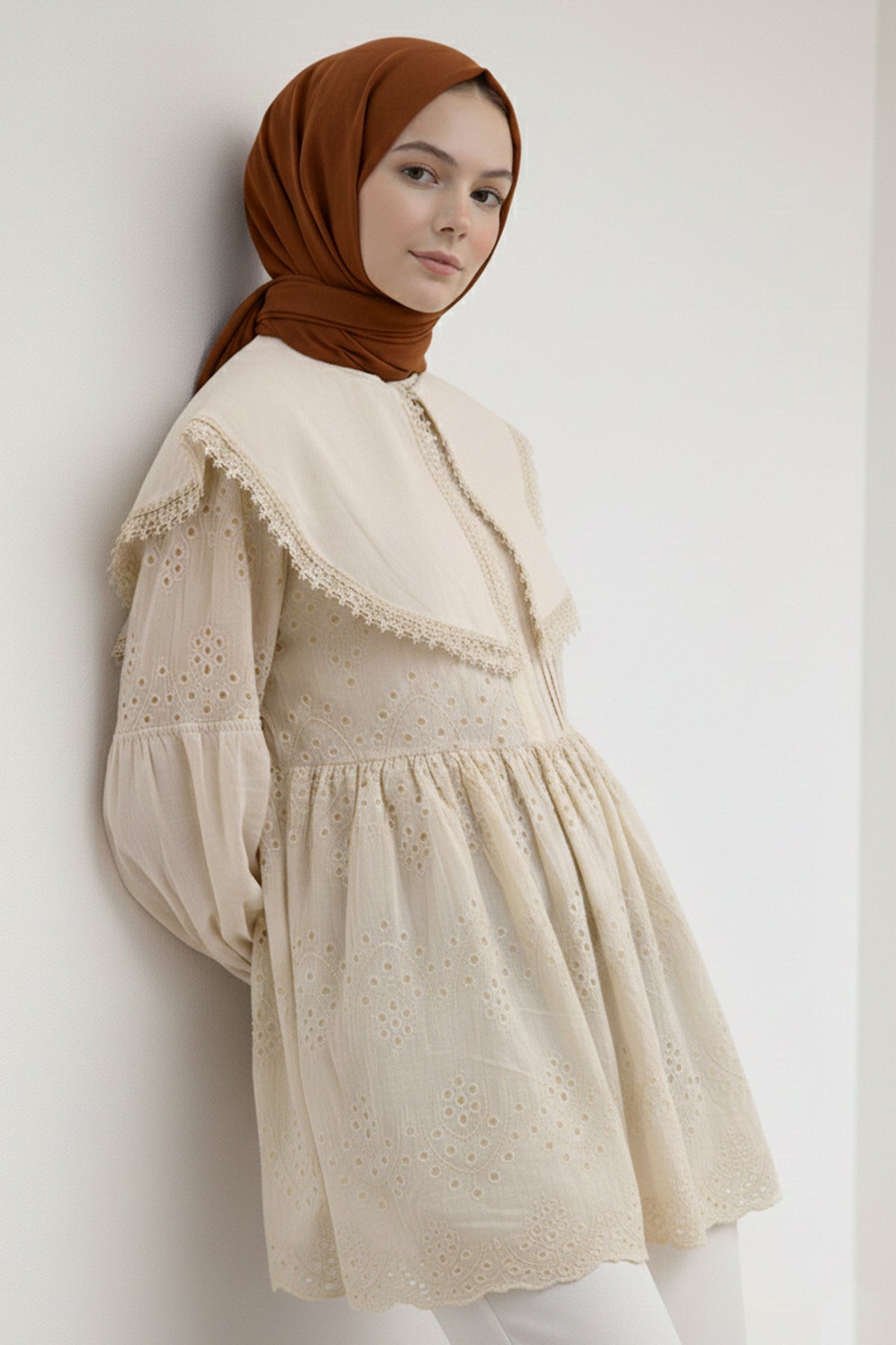 Peter Pan Collar Lace Tunic – NEOMODEST product image 1