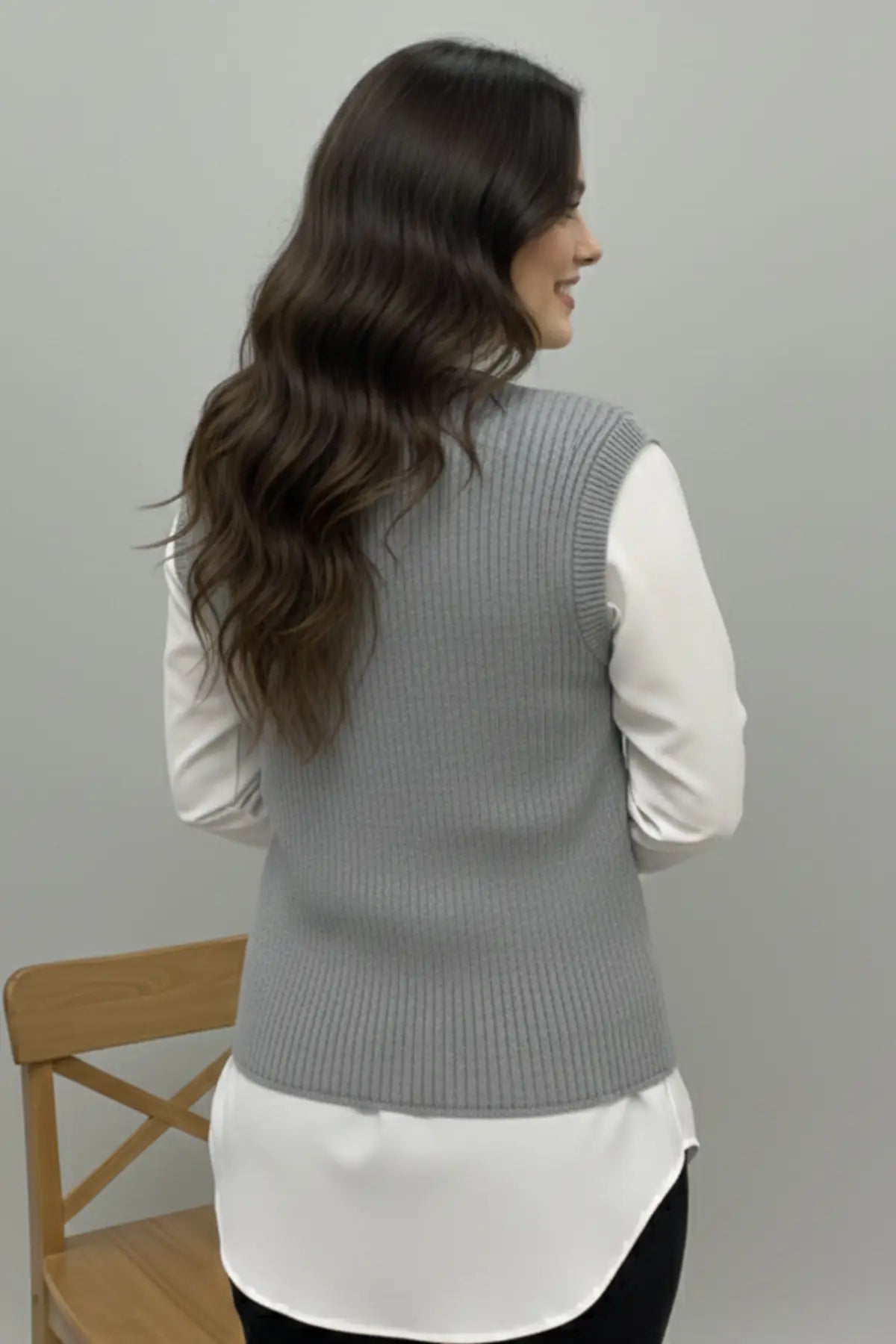Pocket Knit Vest | Grey – NEOMODEST product image 4