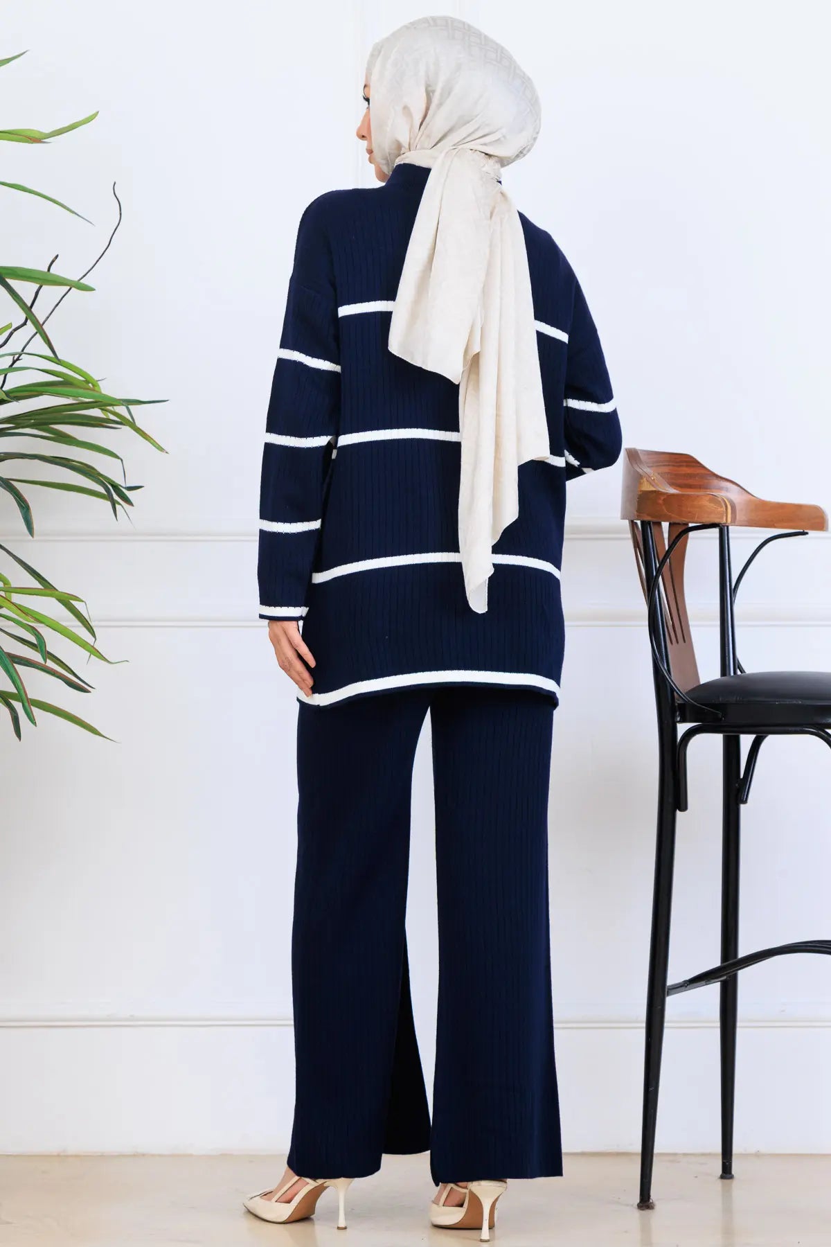 Ribbed Stripe-Detail Knitwear Suit in Navy Blue – NEOMODEST, image 5
