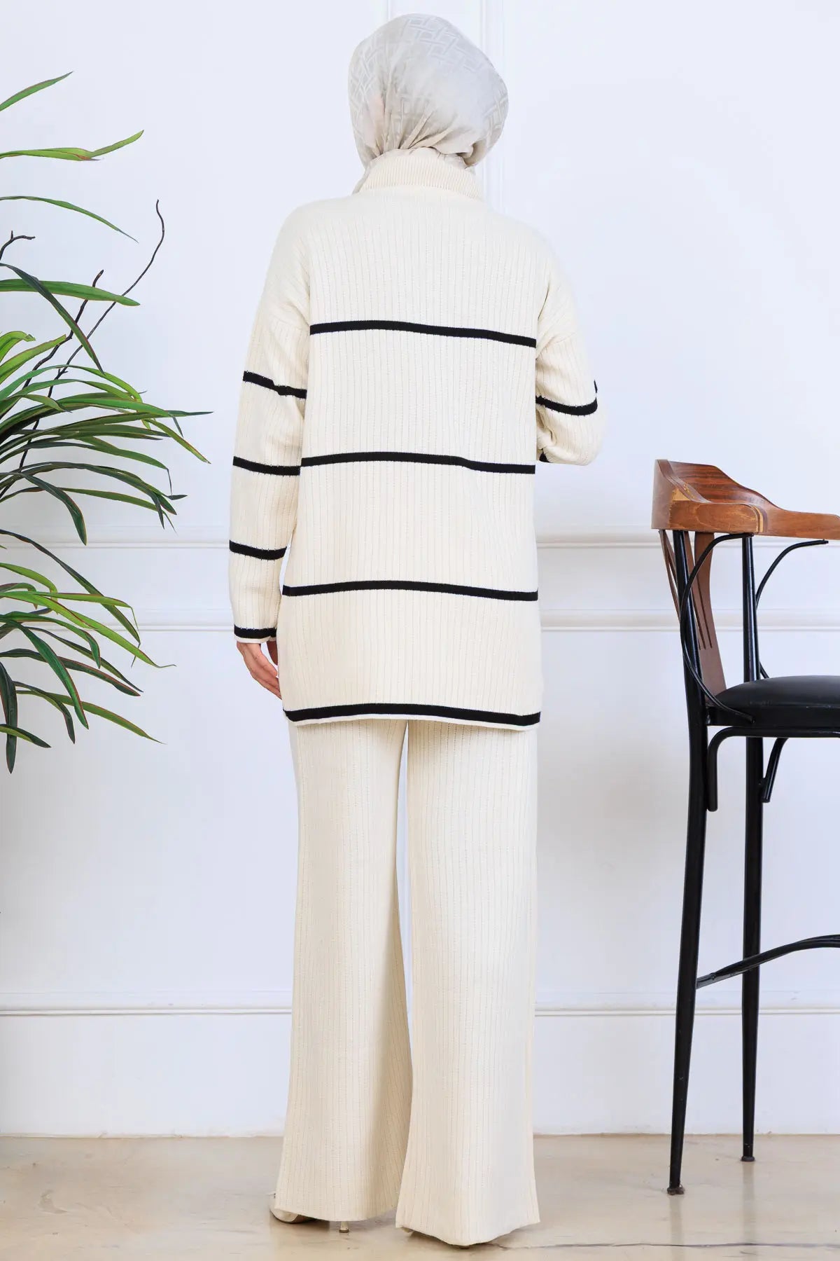 Ribbed Stripe-Detail Knitwear Suit in Beige – NEOMODEST, image 4