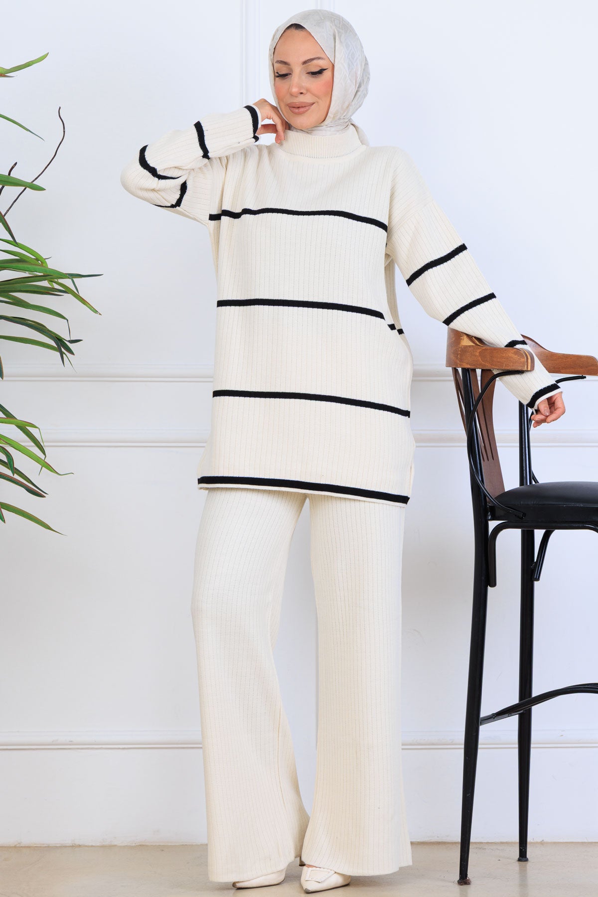 Ribbed Stripe-Detail Knitwear Suit in Beige – NEOMODEST, image 1