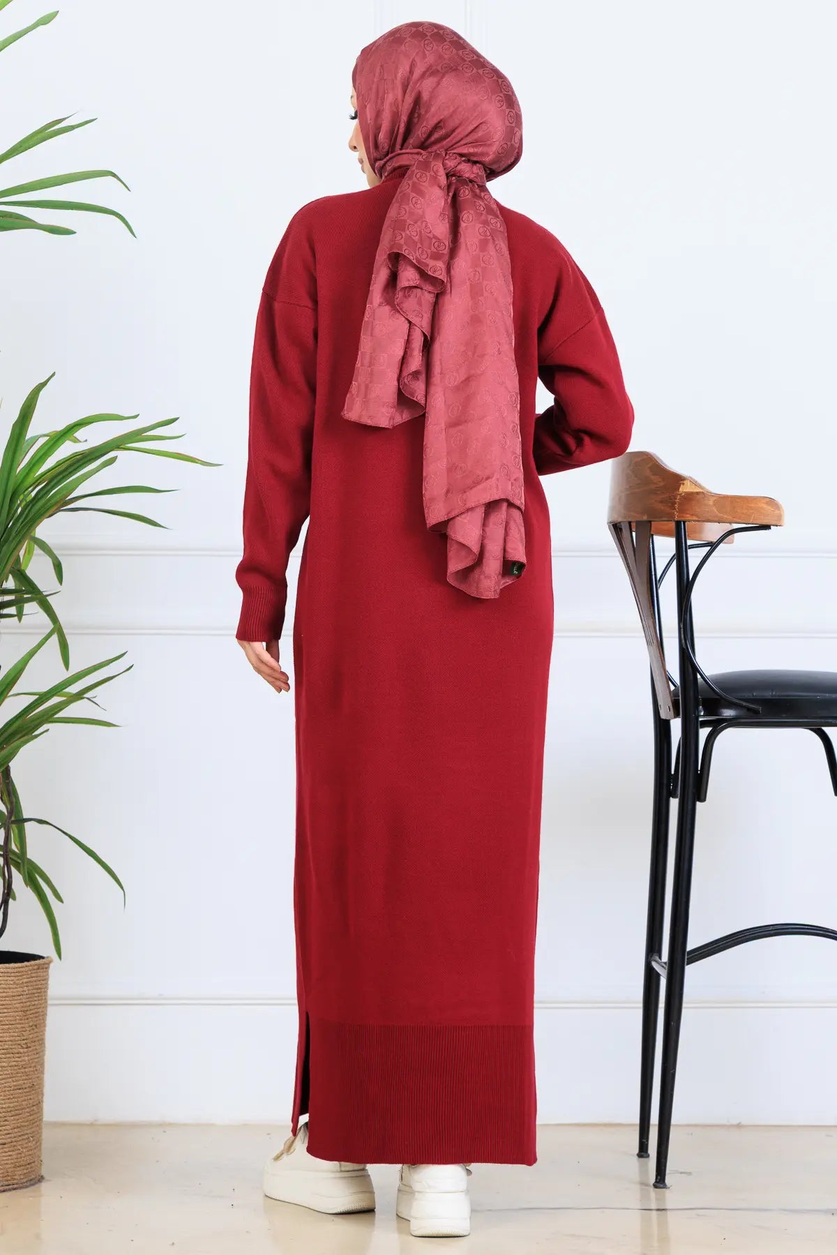 Slit Detailed Knit Dress | Claret Red – NEOMODEST product image 4