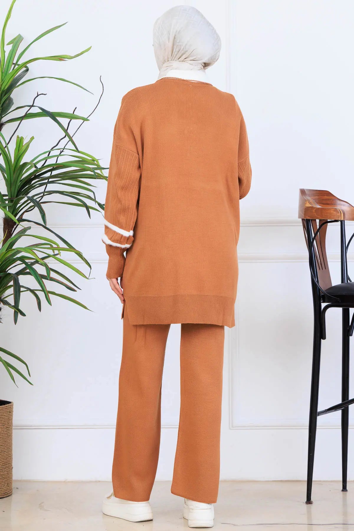 Stone-Embellished Knitwear Set in Orange – NEOMODEST, image 5