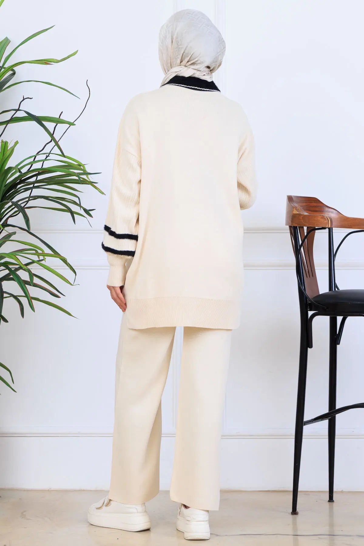 Stone-Embellished Knitwear Set in Beige – NEOMODEST, image 5