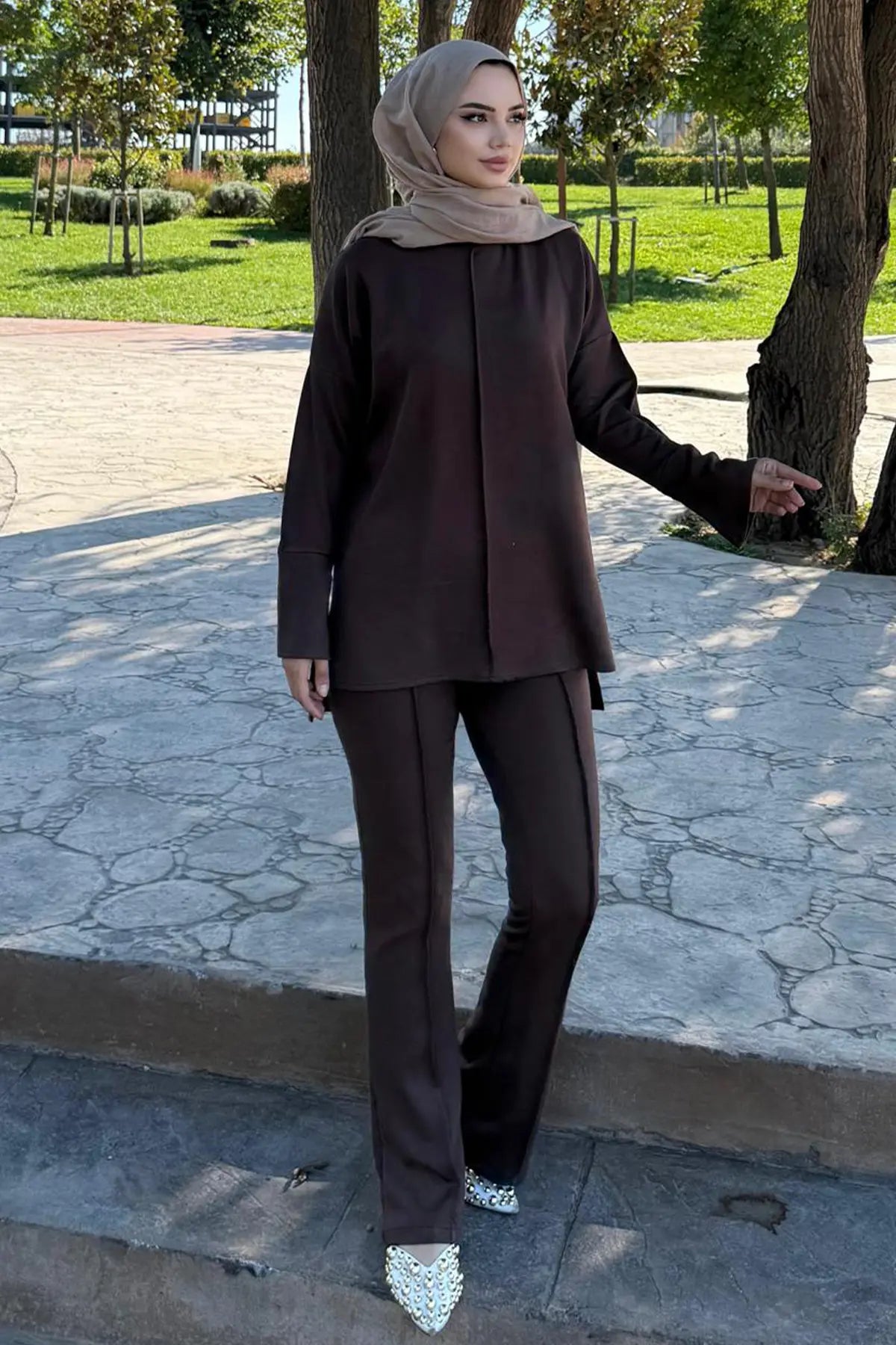 Two-piece Set With Stitching Detail | Brown – NEOMODEST product image 4
