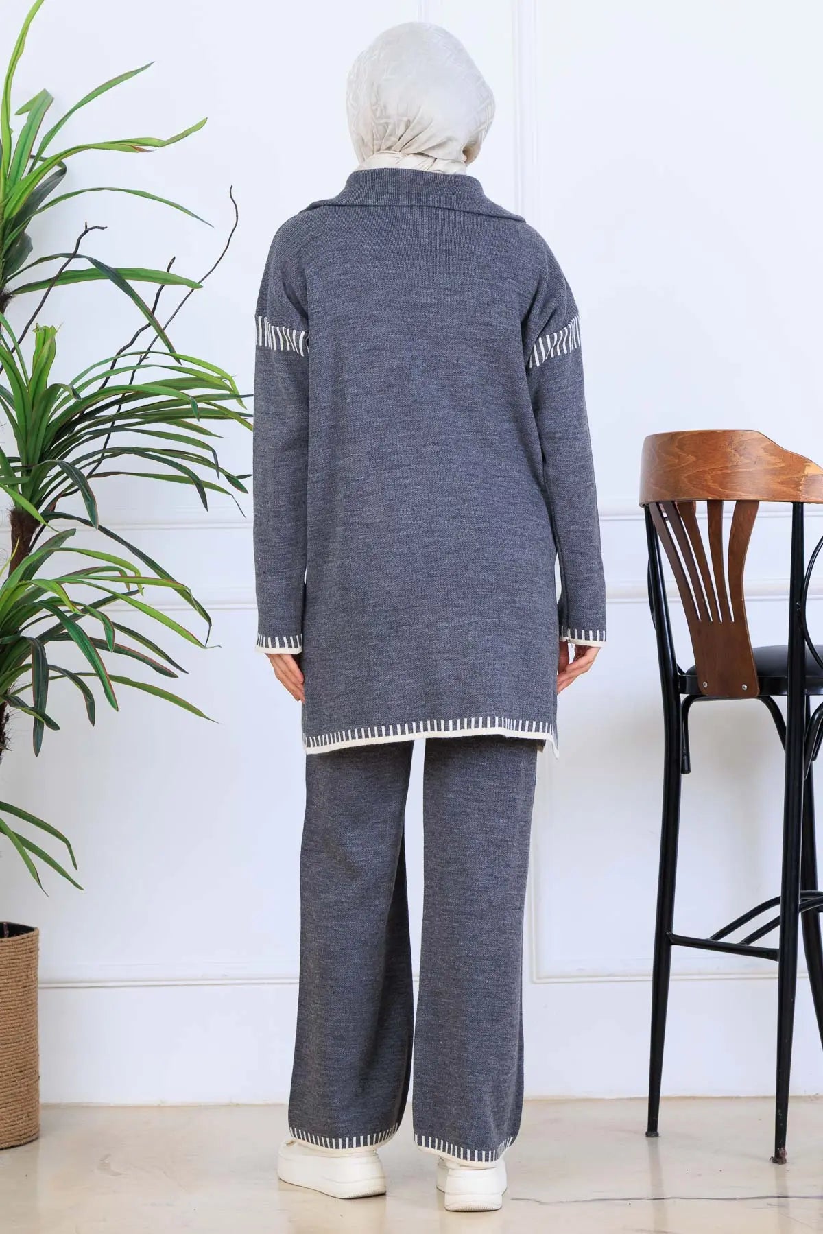 Zippered Collar Stripe-Detail Knitwear Suit in Grey – NEOMODEST, image 5
